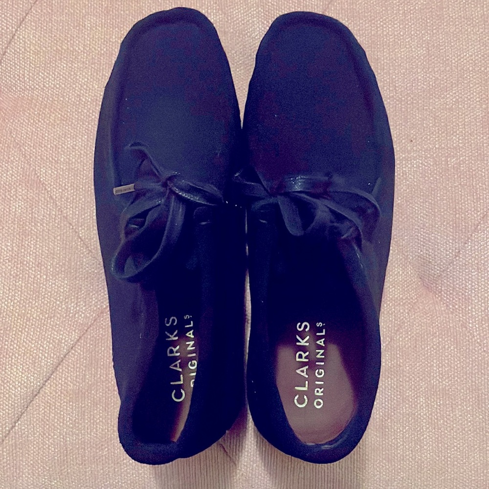 New never worn Clarks Wallabees originals black sz 7